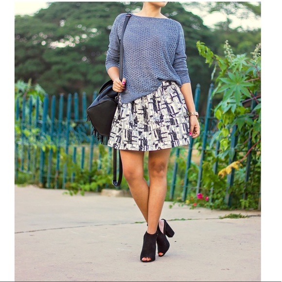 2/$30 Ann Taylor Skirt abstract print black, gray & ivory skater skirt Size 8 - Picture 1 of 10